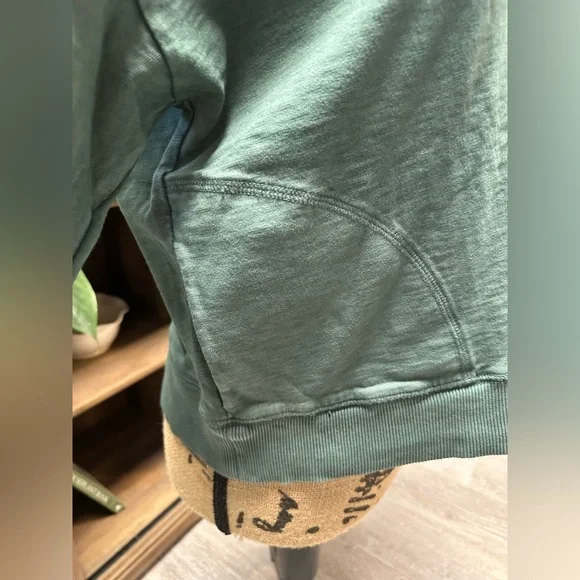 Gap lightweight hoodie; slightly cropped. Size XS. - Picture 3 of 4